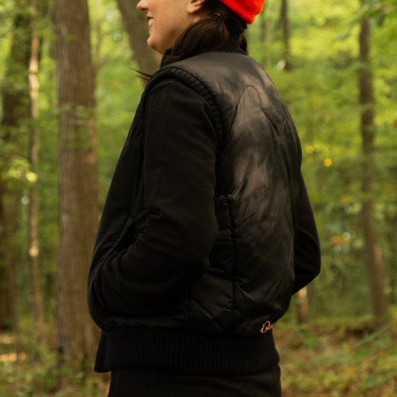 Black Burton Vest - Picture 2 of 6